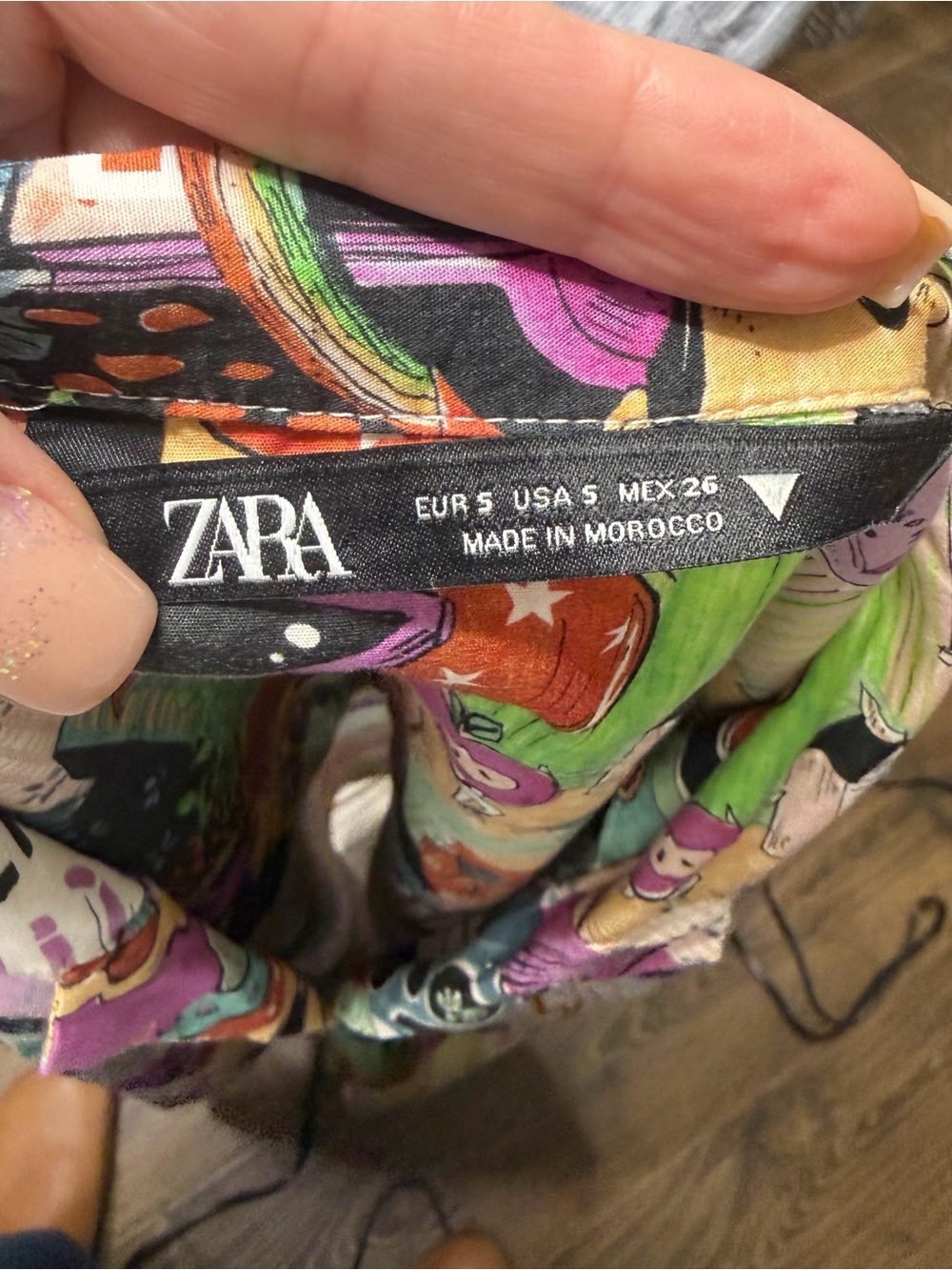 Zara cartoon pop art shirt dress features a vibrant, maximalist print. - Picture 6 of 6